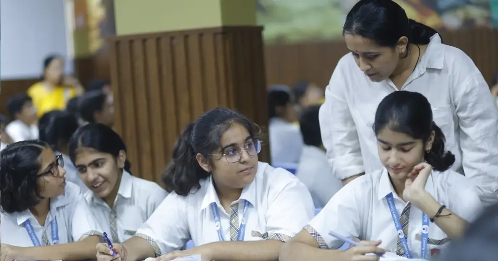 English Medium or Hindi Medium: What Should Parents Consider